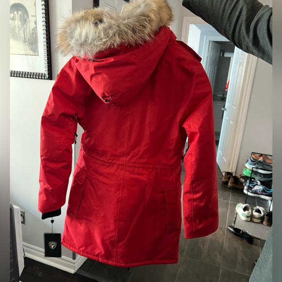 Women’s Nobis Jacket in Red Medium (NWT) - Picture 3 of 9
